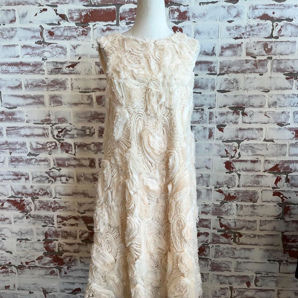 ANTHROPOLOGIE HD in Paris Tufted Blossom Rosette Cream Dress